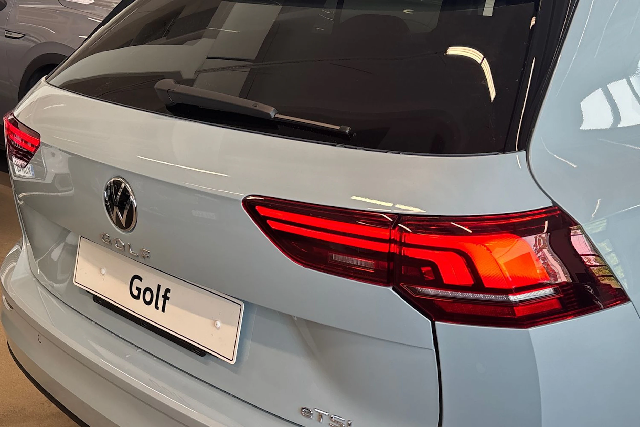 sininen Volkswagen Golf 2026 kuva 14.