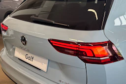sininen Volkswagen Golf 2026 kuva 14.
