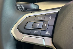 sininen Volkswagen Golf 2026 kuva 20.