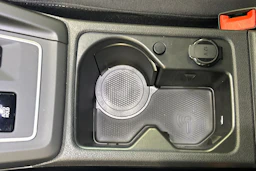 sininen Volkswagen Golf 2026 kuva 24.