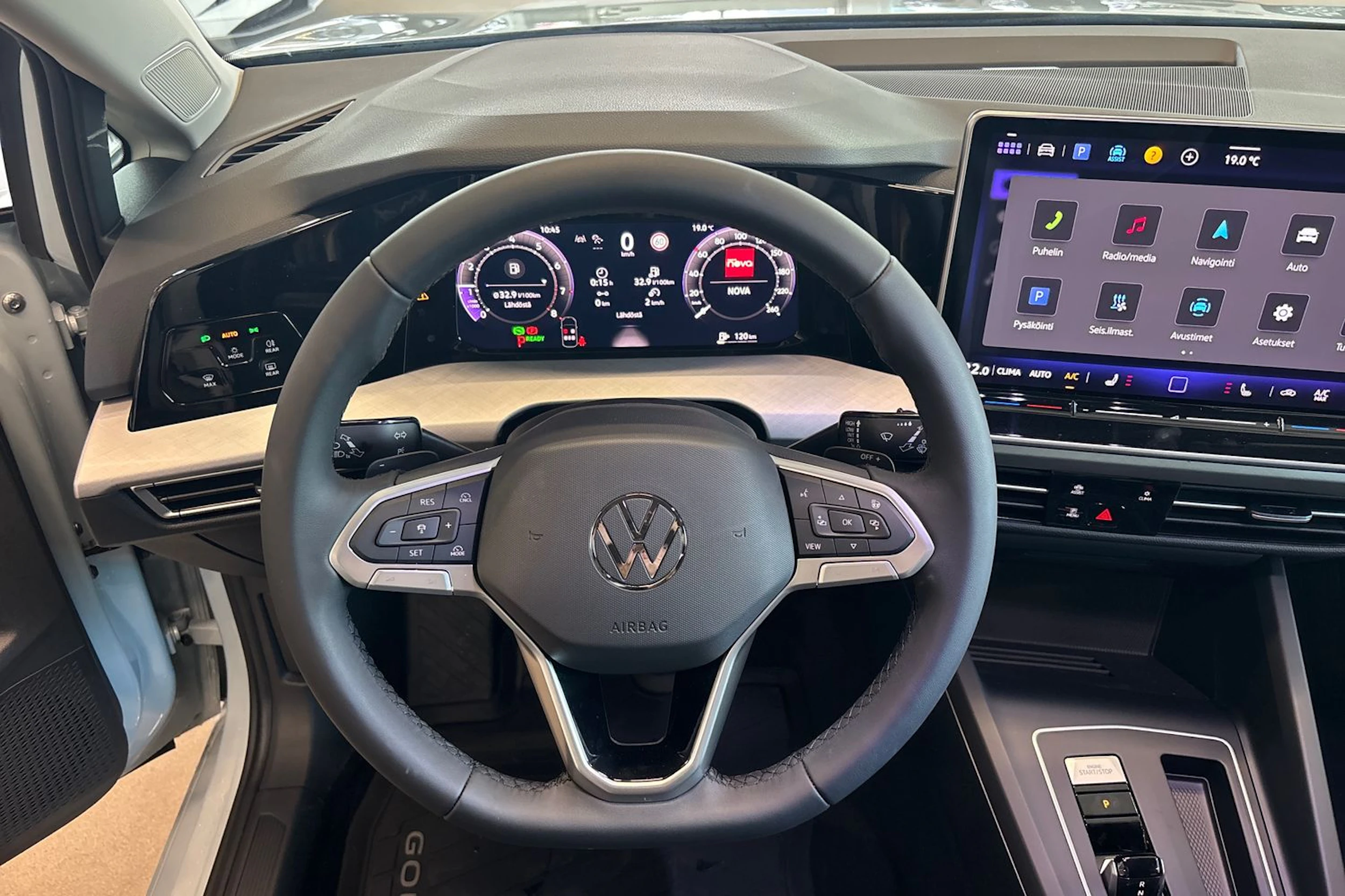 sininen Volkswagen Golf 2026 kuva 33.