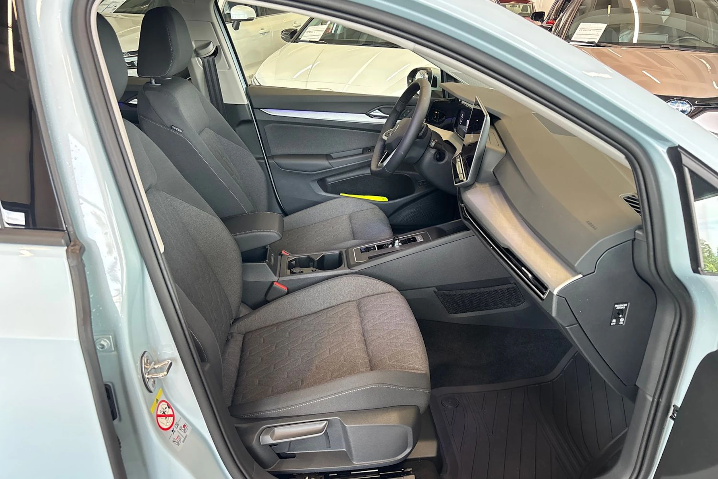 sininen Volkswagen Golf 2026 kuva 36.