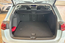 sininen Volkswagen Golf 2026 kuva 40.