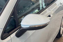 sininen Volkswagen Golf 2026 kuva 43.