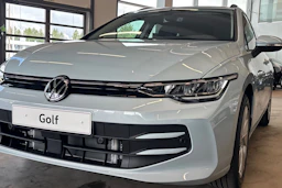 sininen Volkswagen Golf 2026 kuva 44.