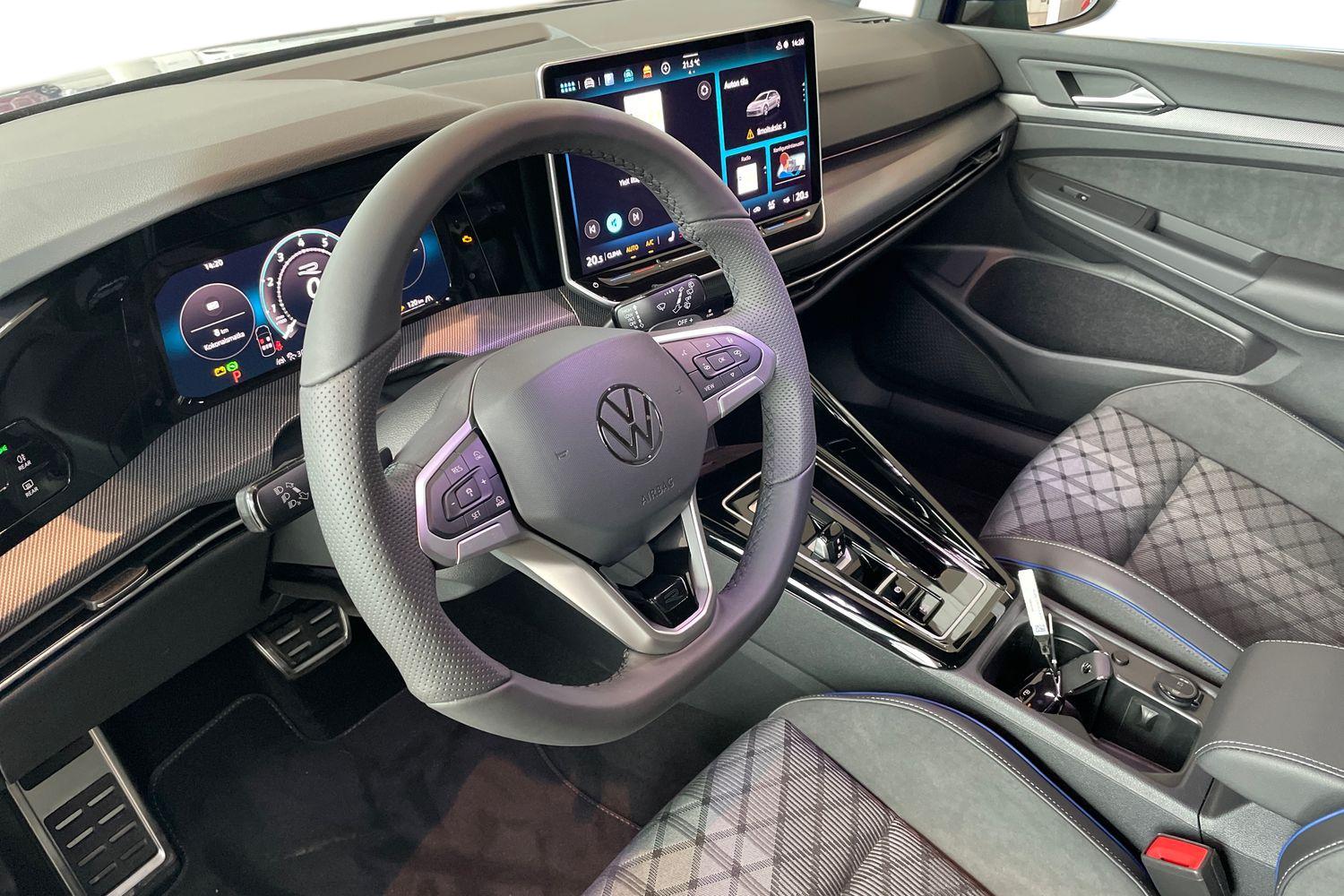 Volkswagen Golf 2026, photo 6/17