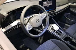 harmaa Volkswagen Golf 2026 kuva 6.