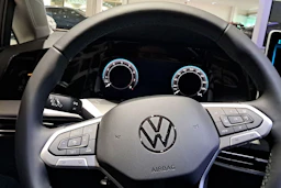 harmaa Volkswagen Golf 2026 kuva 12.