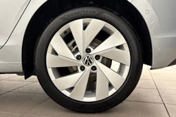 met. harmaa Volkswagen Golf 2026 kuva 10.