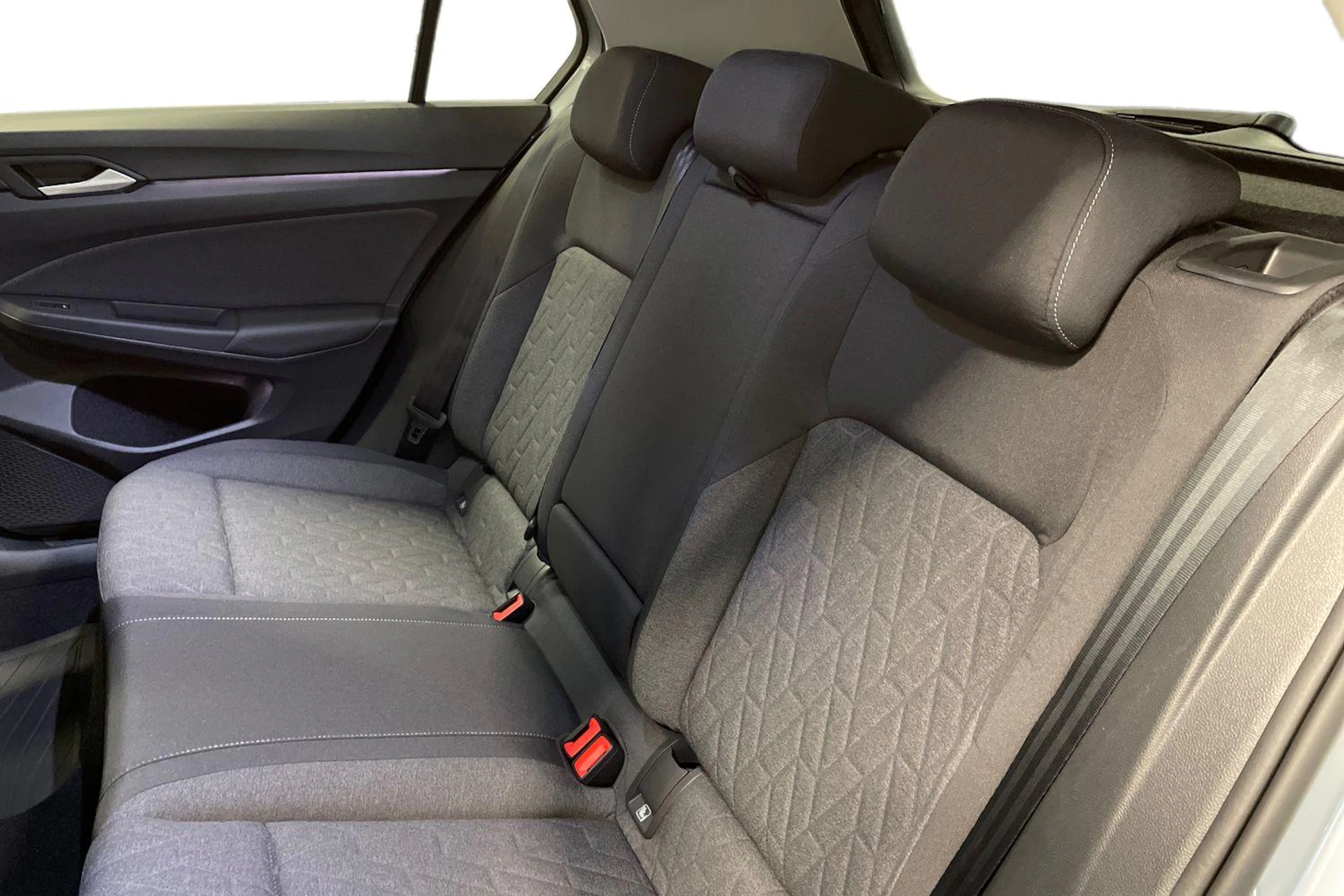 harmaa Volkswagen Golf 2026 kuva 8.