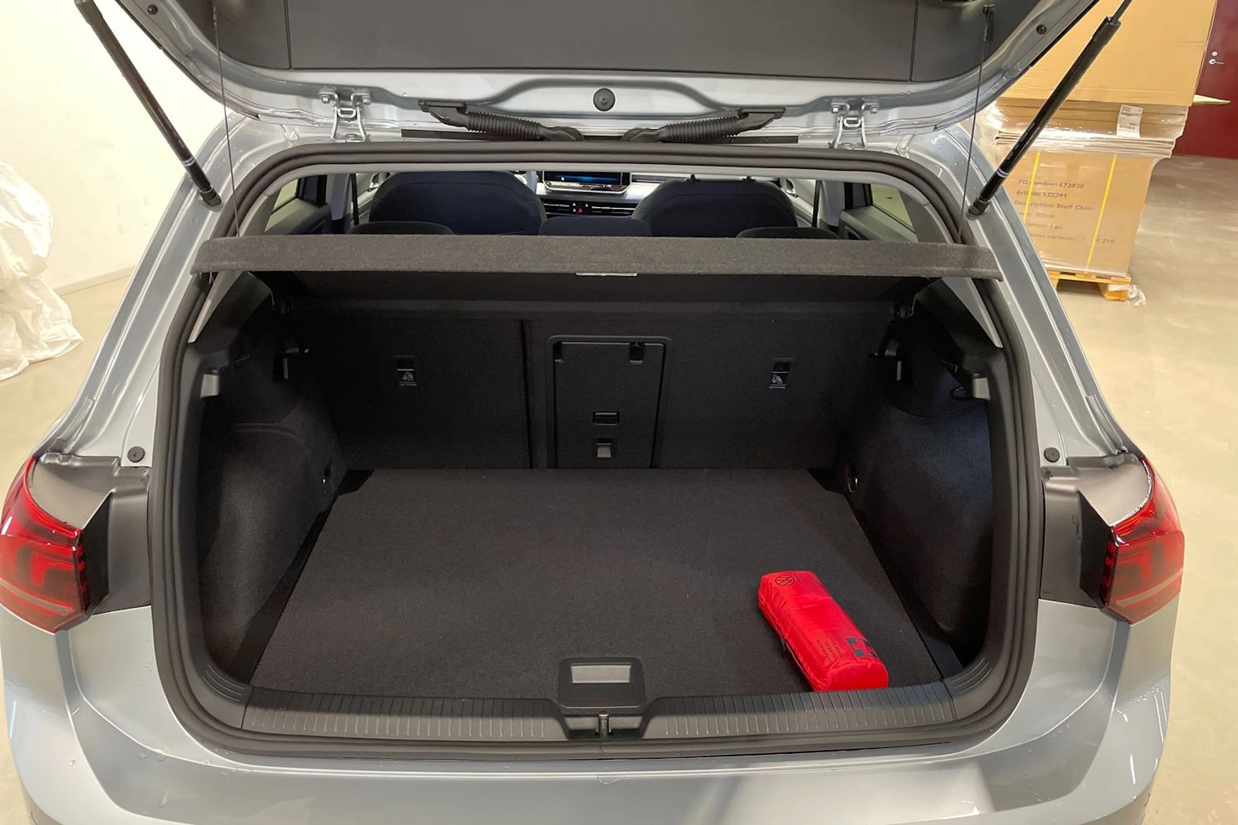 harmaa Volkswagen Golf 2026 kuva 11.