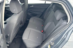 harmaa Volkswagen Golf 2026 kuva 8.