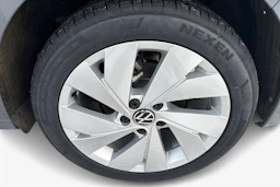 harmaa Volkswagen Golf 2026 kuva 9.