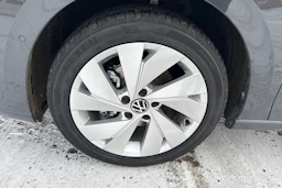 harmaa Volkswagen Golf 2026 kuva 10.