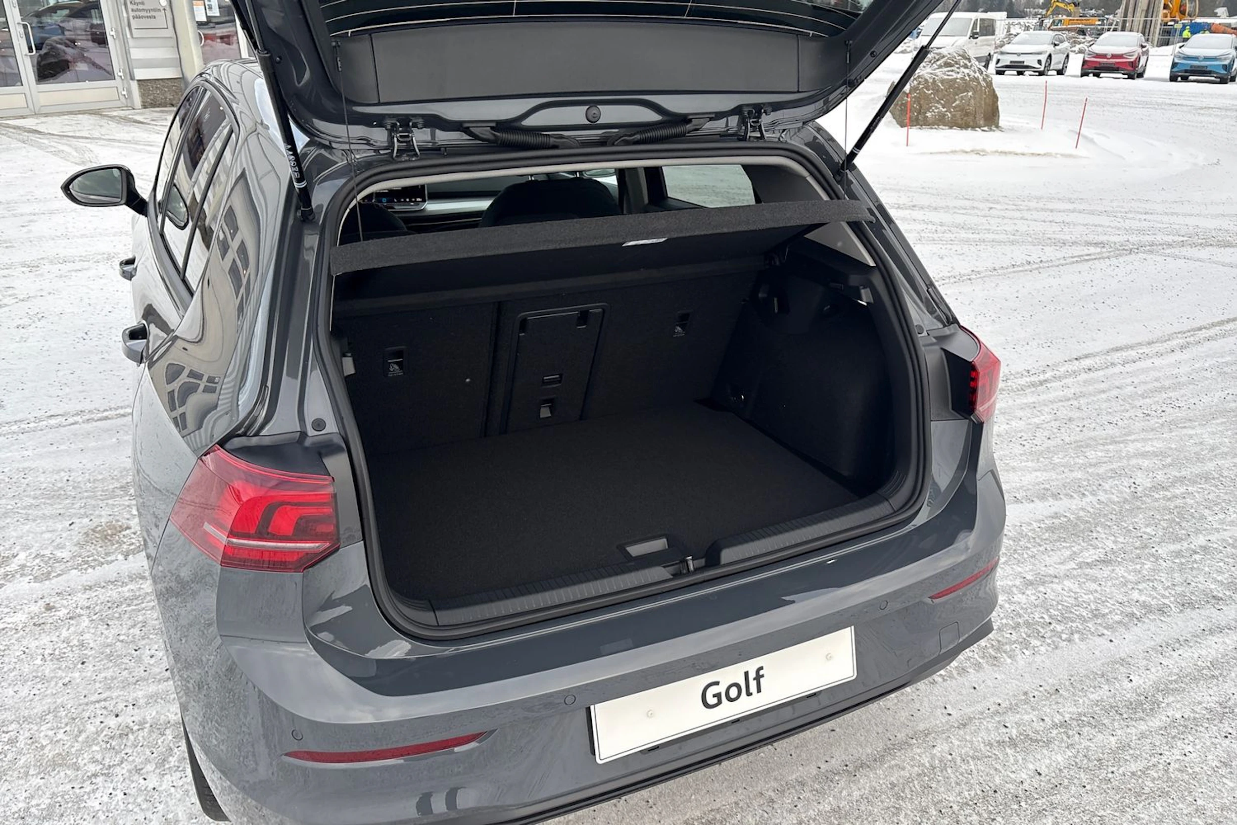 harmaa Volkswagen Golf 2026 kuva 11.