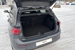 harmaa Volkswagen Golf 2026 kuva 11.