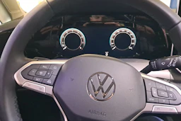 valkoinen Volkswagen Golf 2026 kuva 12.