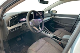 harmaa Volkswagen Golf 2026 kuva 6.