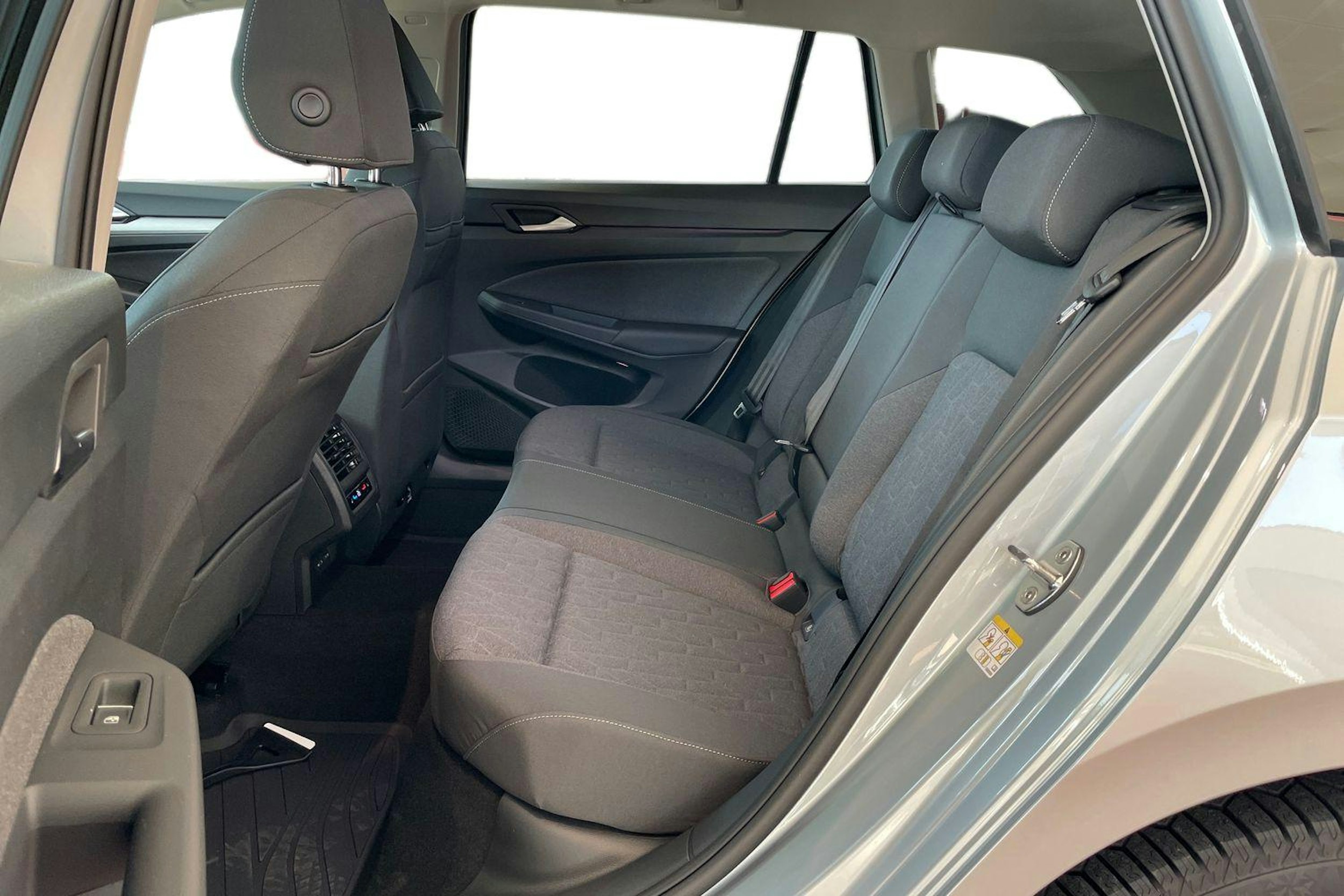 harmaa Volkswagen Golf 2026 kuva 8.