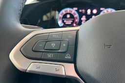 harmaa Volkswagen Golf 2026 kuva 12.