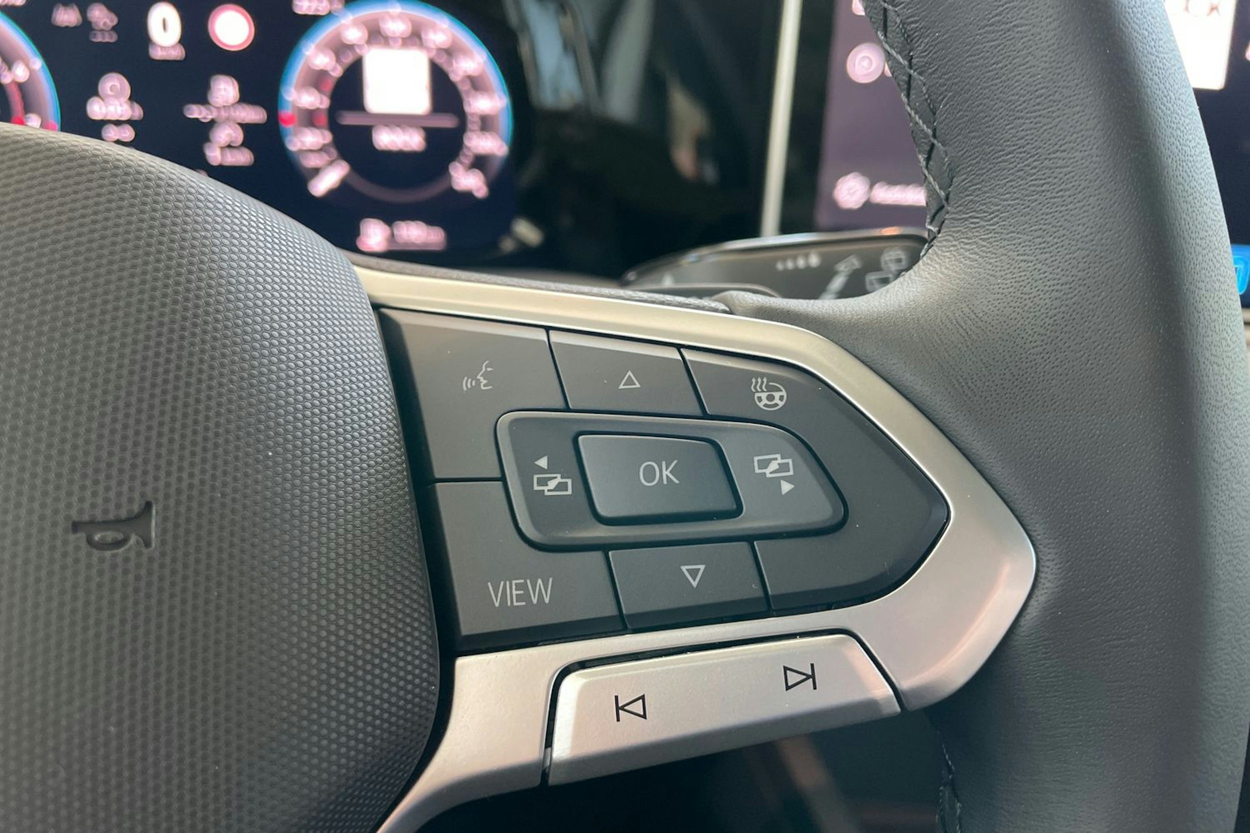 harmaa Volkswagen Golf 2026 kuva 13.