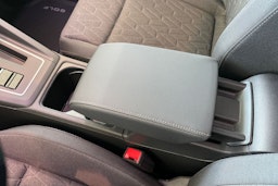 harmaa Volkswagen Golf 2026 kuva 17.