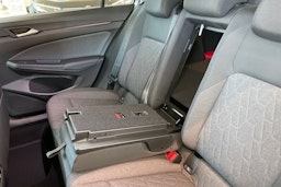 harmaa Volkswagen Golf 2026 kuva 19.