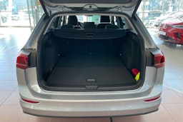 harmaa Volkswagen Golf 2026 kuva 20.