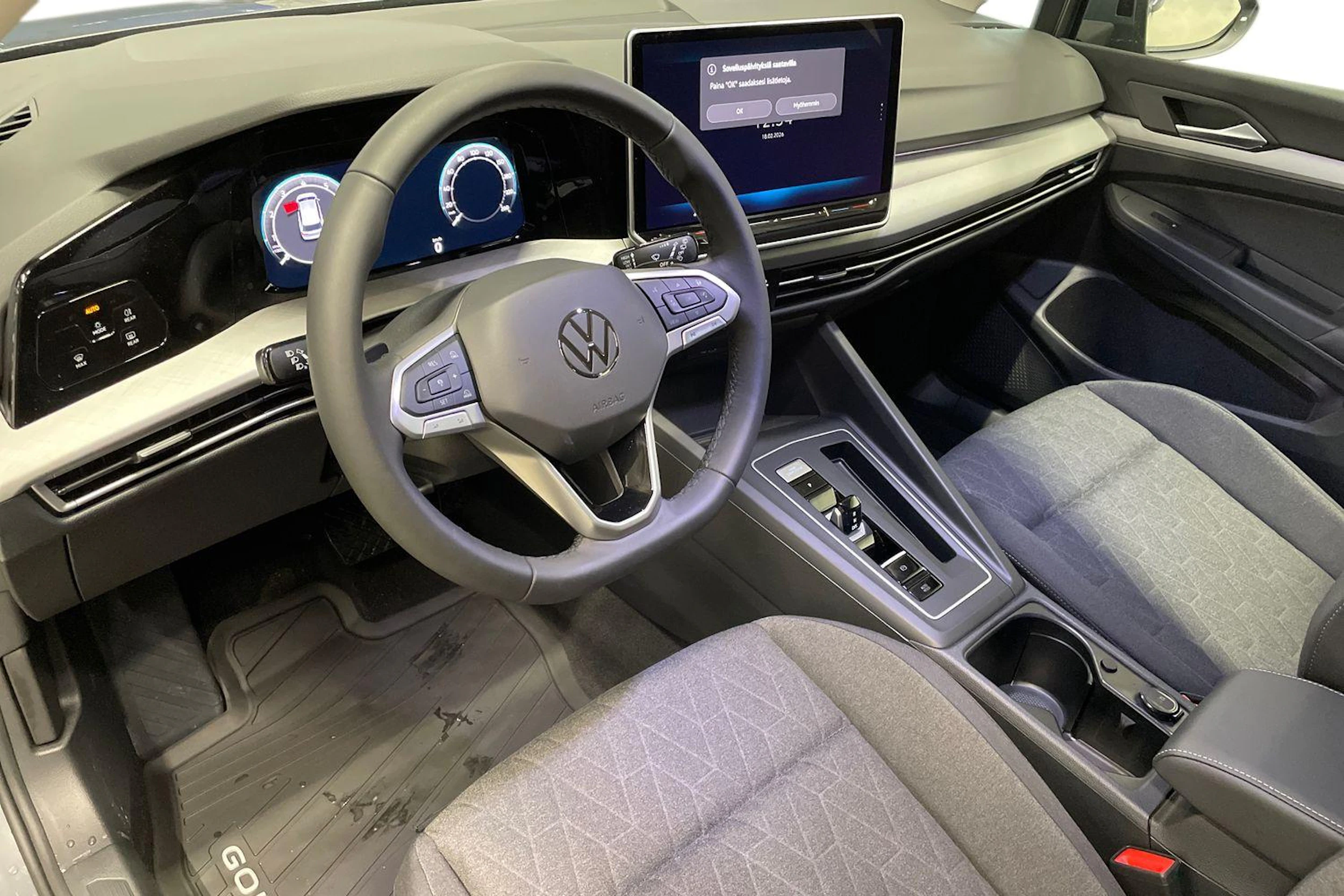 harmaa Volkswagen Golf 2026 kuva 7.