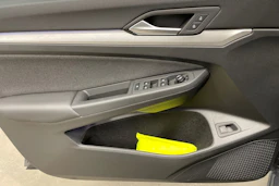 harmaa Volkswagen Golf 2026 kuva 18.