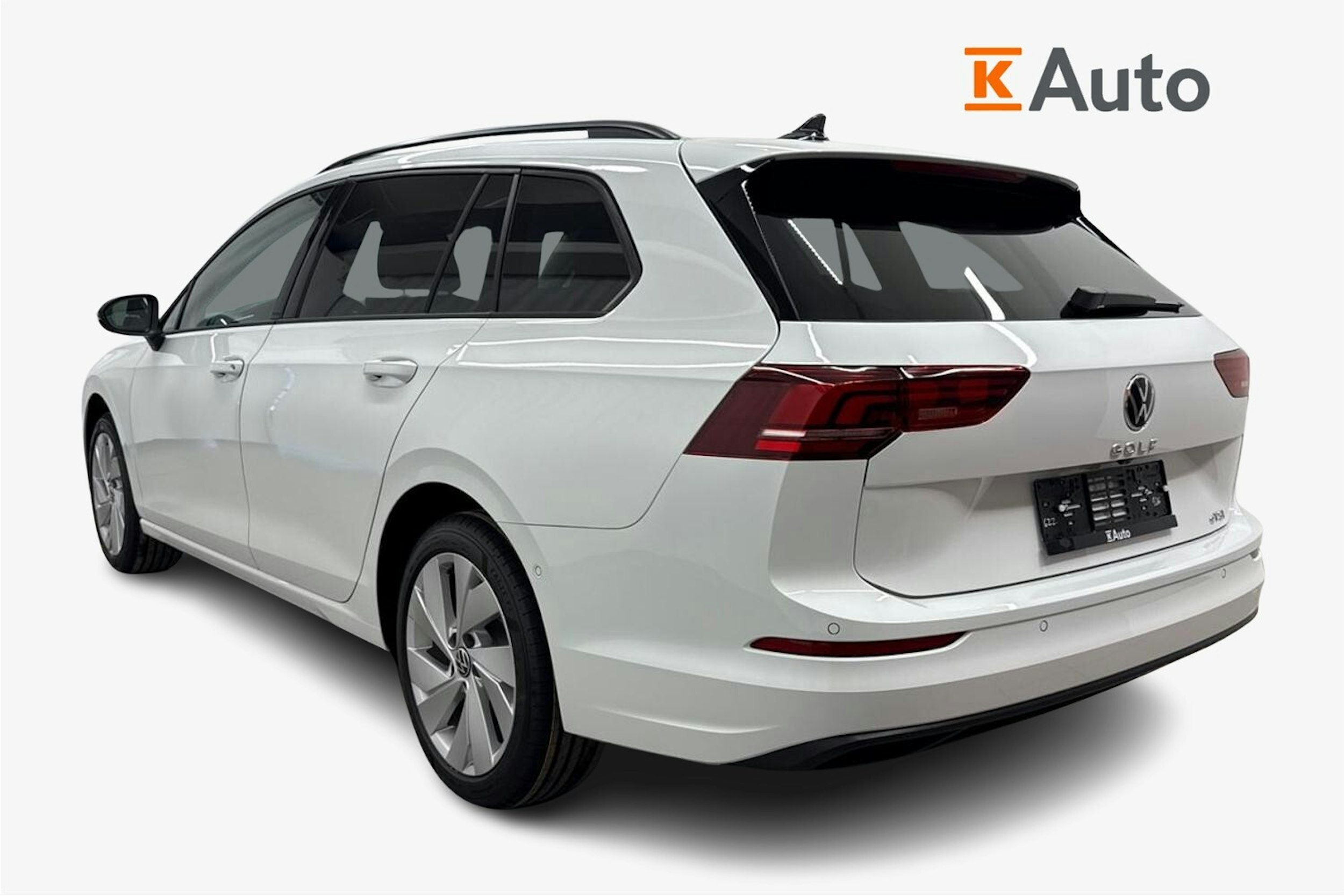 valkoinen Volkswagen Golf 2026 kuva 2.