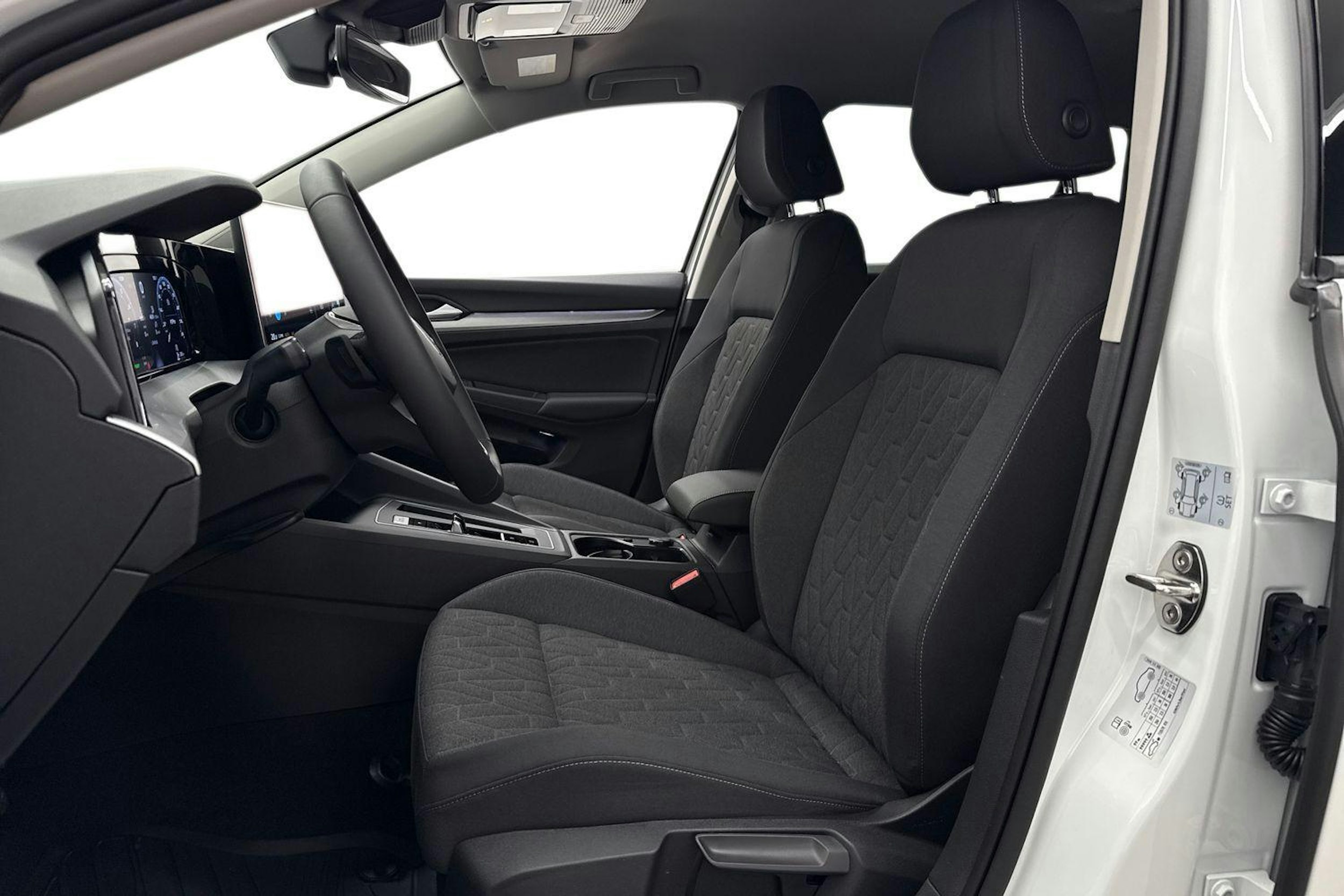 valkoinen Volkswagen Golf 2026 kuva 8.