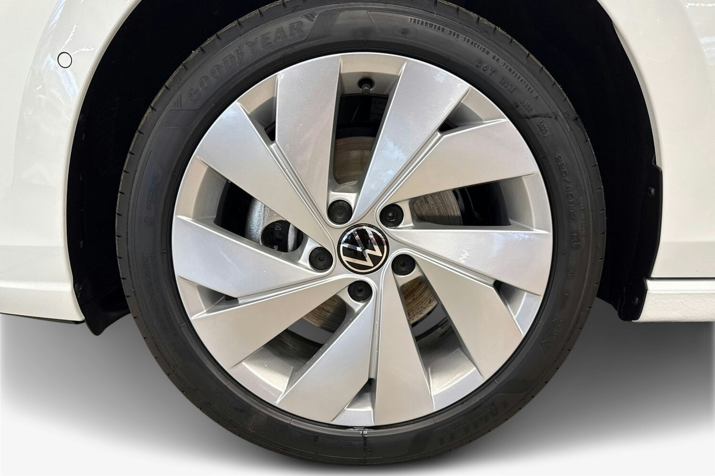 valkoinen Volkswagen Golf 2026 kuva 9.