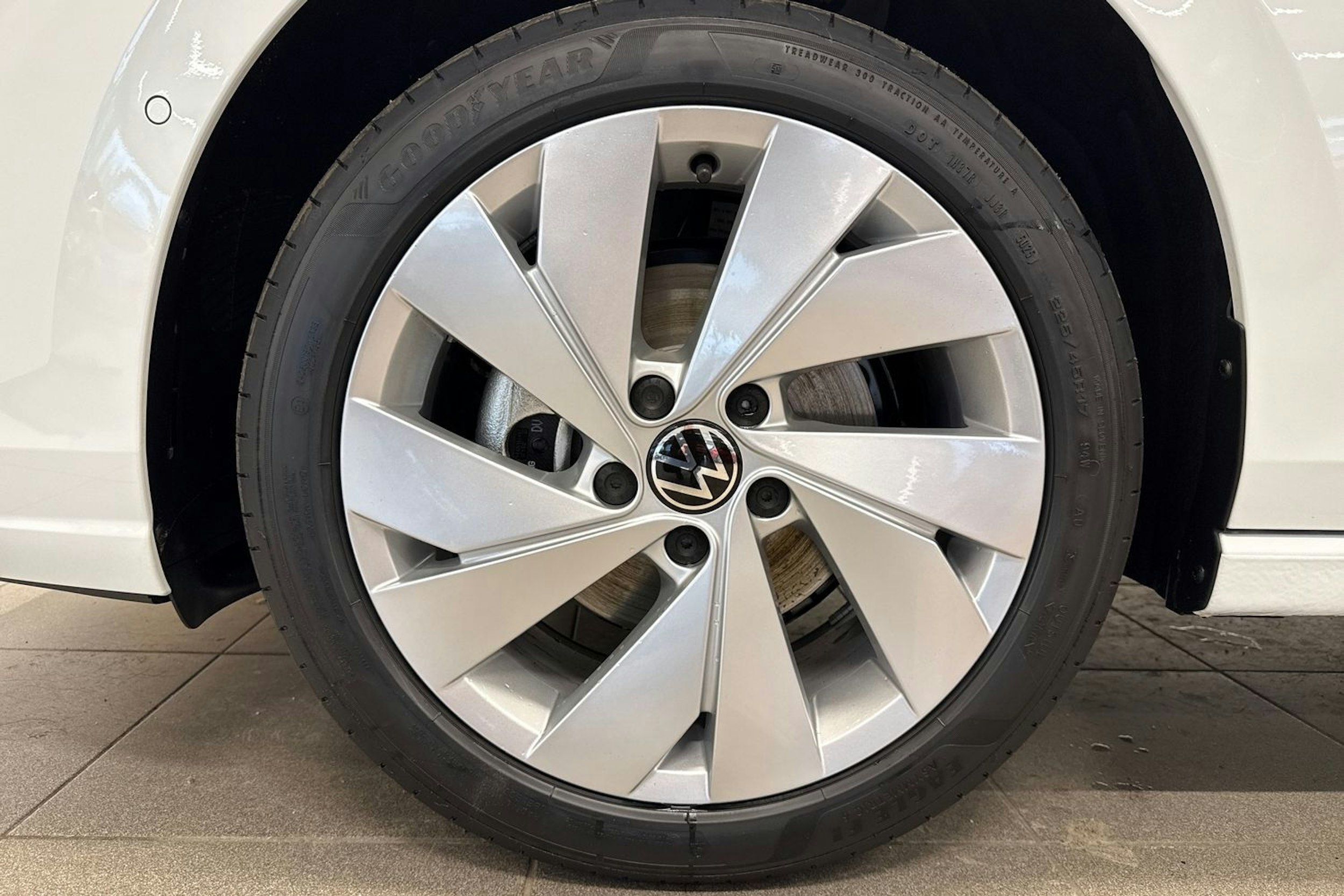 valkoinen Volkswagen Golf 2026 kuva 10.