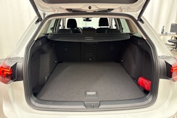 valkoinen Volkswagen Golf 2026 kuva 13.