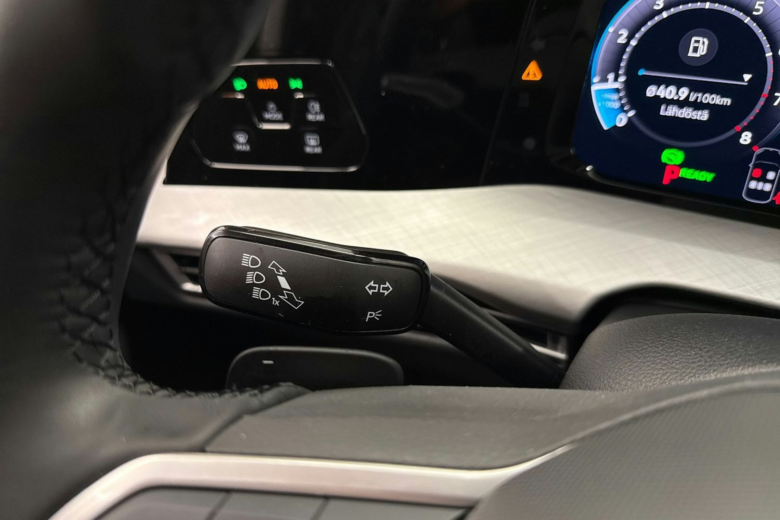 valkoinen Volkswagen Golf 2026 kuva 17.