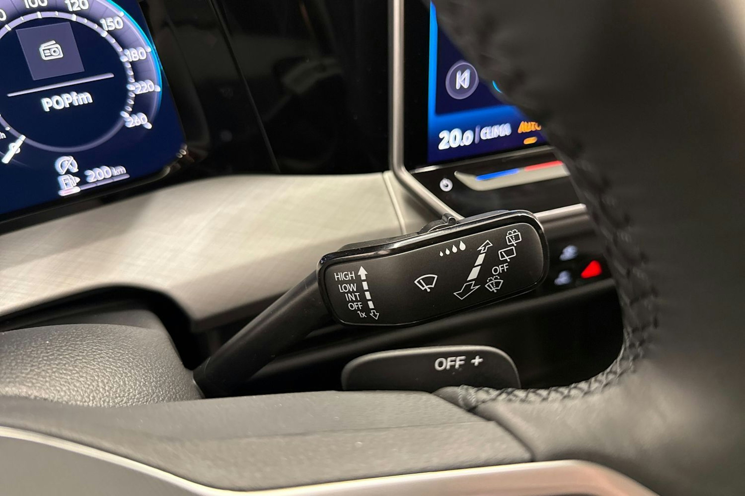 valkoinen Volkswagen Golf 2026 kuva 18.