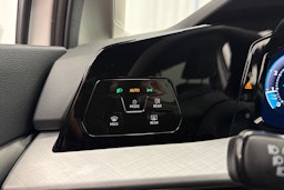 valkoinen Volkswagen Golf 2026 kuva 19.