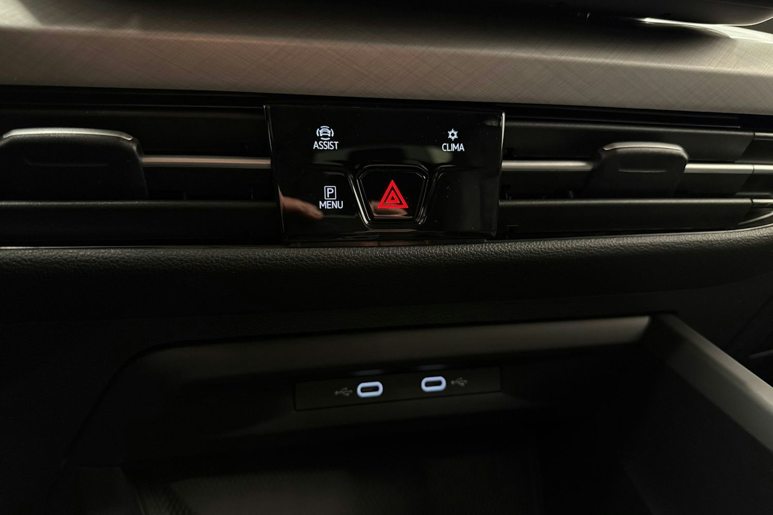 valkoinen Volkswagen Golf 2026 kuva 23.