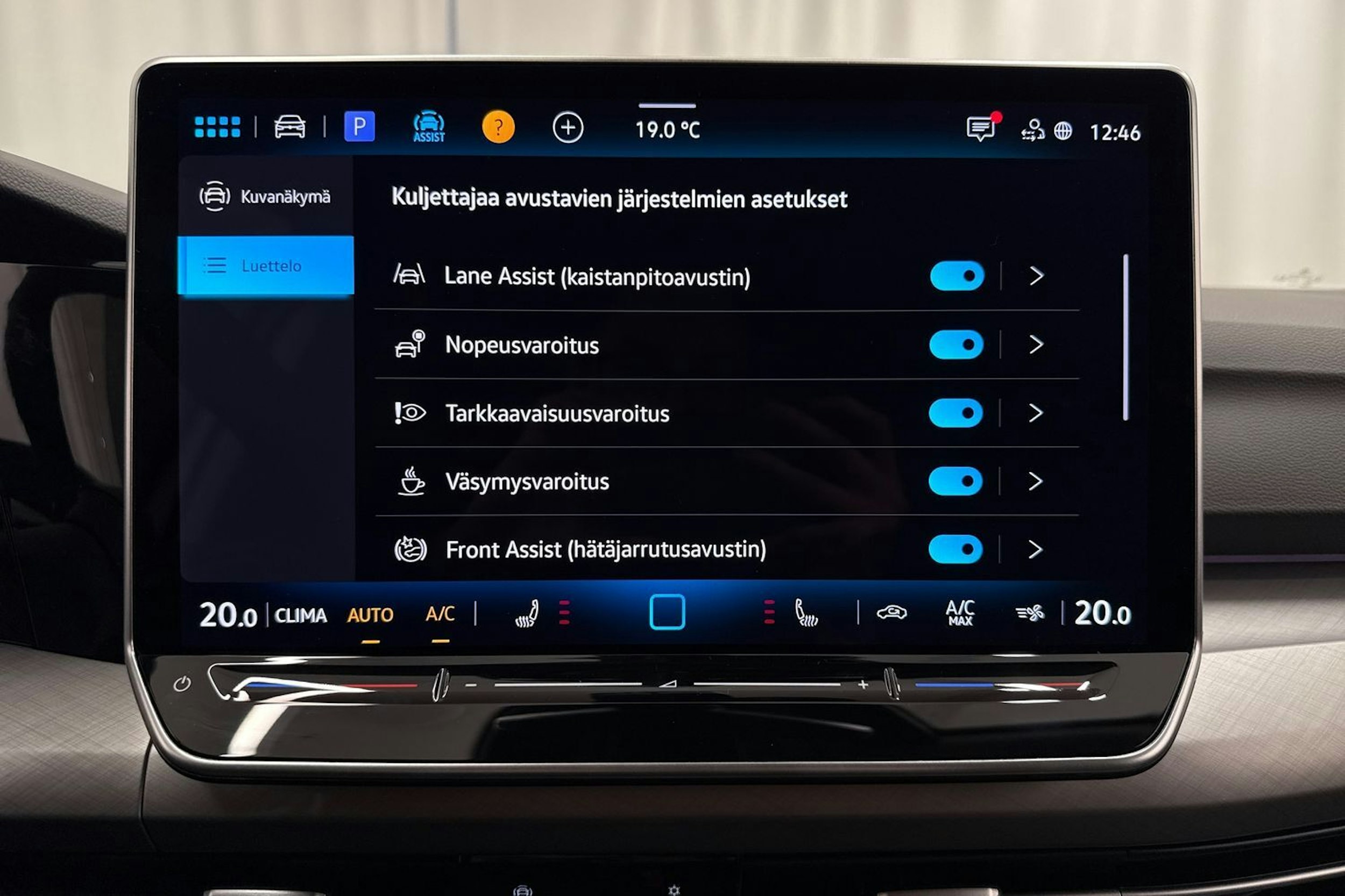 valkoinen Volkswagen Golf 2026 kuva 28.