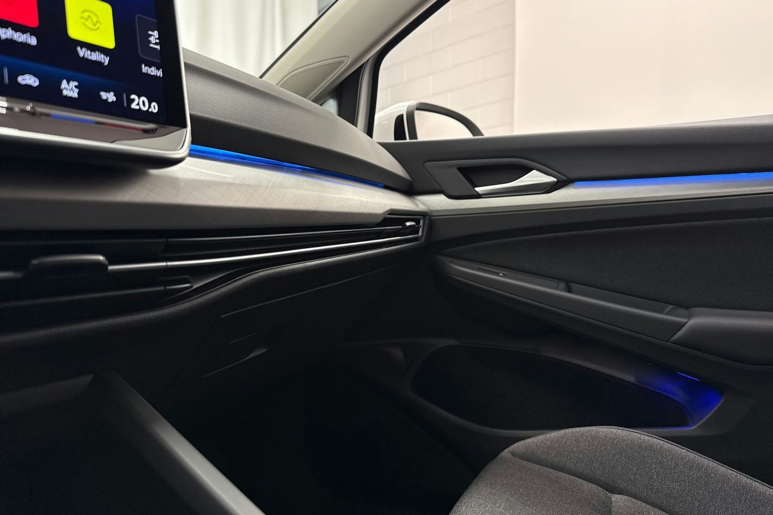 valkoinen Volkswagen Golf 2026 kuva 33.