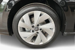 musta Volkswagen Golf 2026 kuva 9.