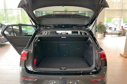 musta Volkswagen Golf 2026 kuva 11.