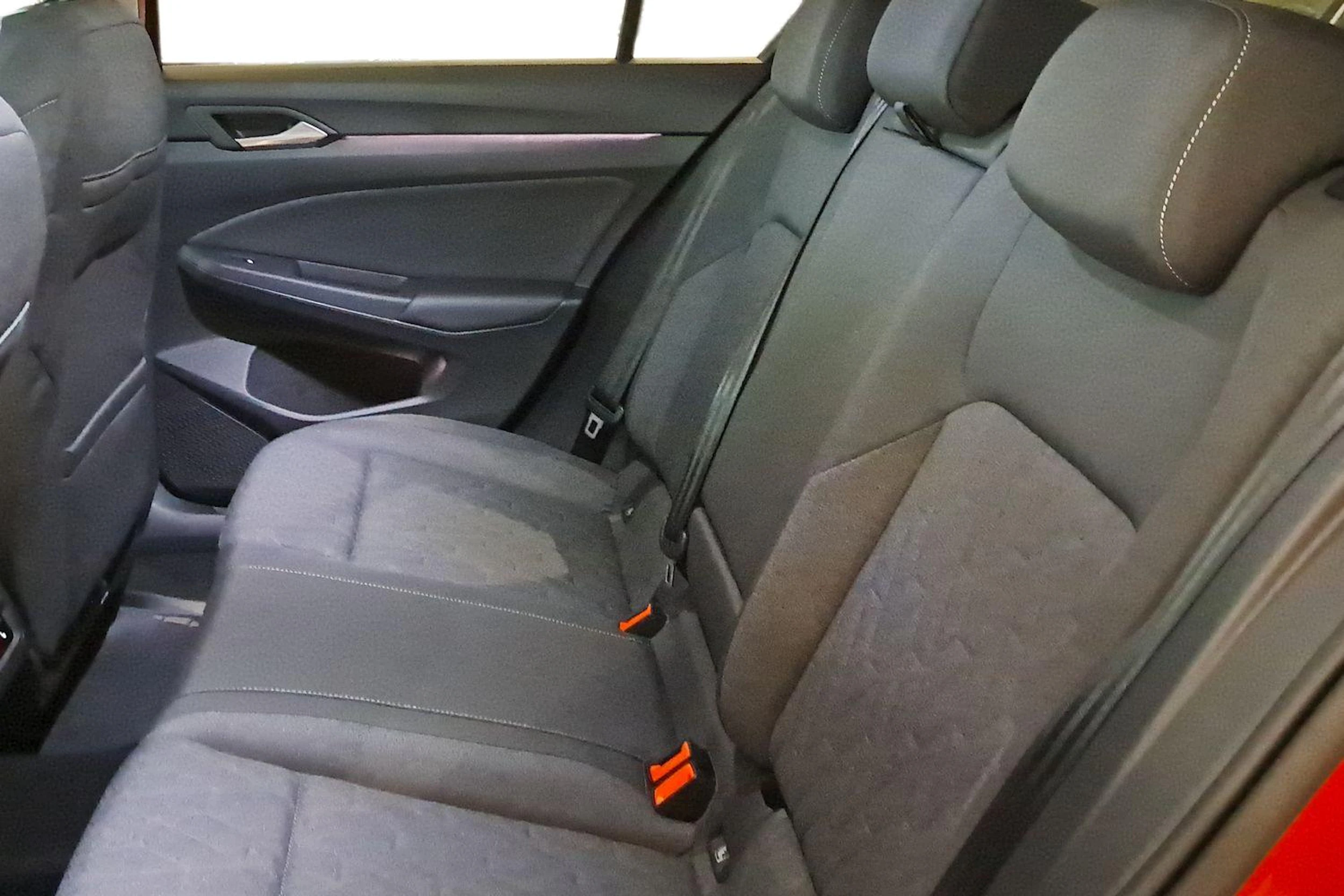 punainen Volkswagen Golf 2026 kuva 8.