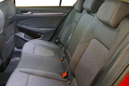 punainen Volkswagen Golf 2026 kuva 8.