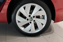 punainen Volkswagen Golf 2026 kuva 10.