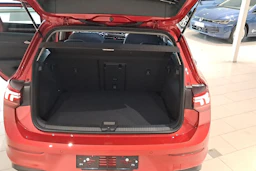 punainen Volkswagen Golf 2026 kuva 11.