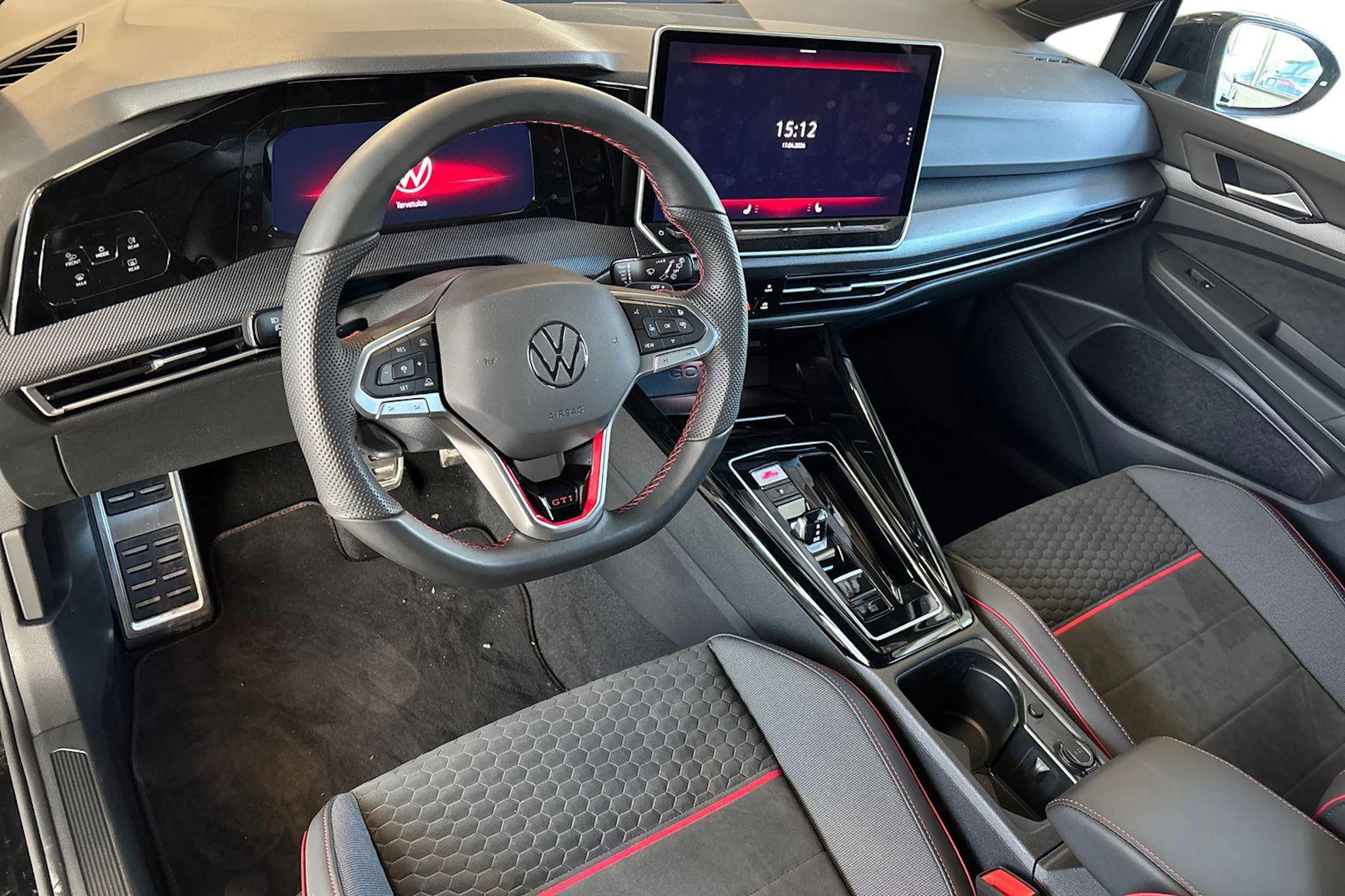 musta Volkswagen Golf 2026 kuva 6.