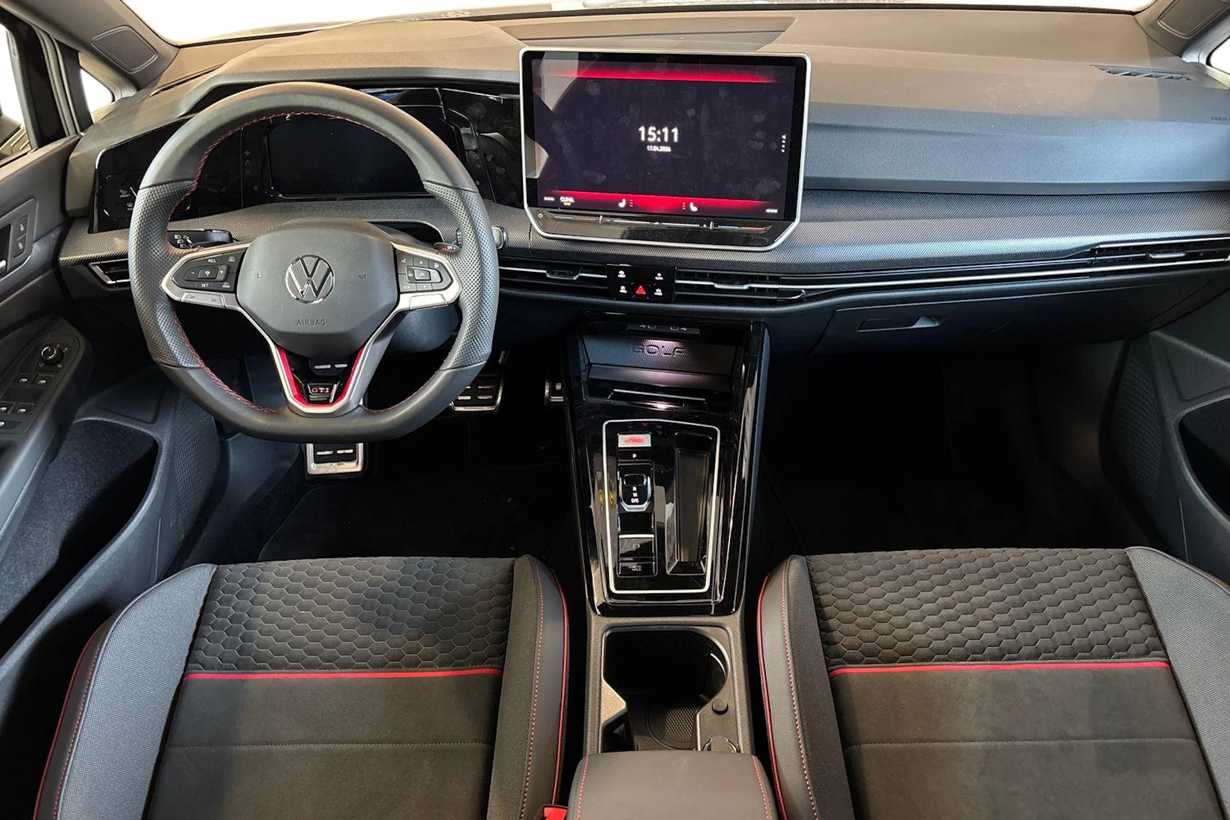 musta Volkswagen Golf 2026 kuva 7.