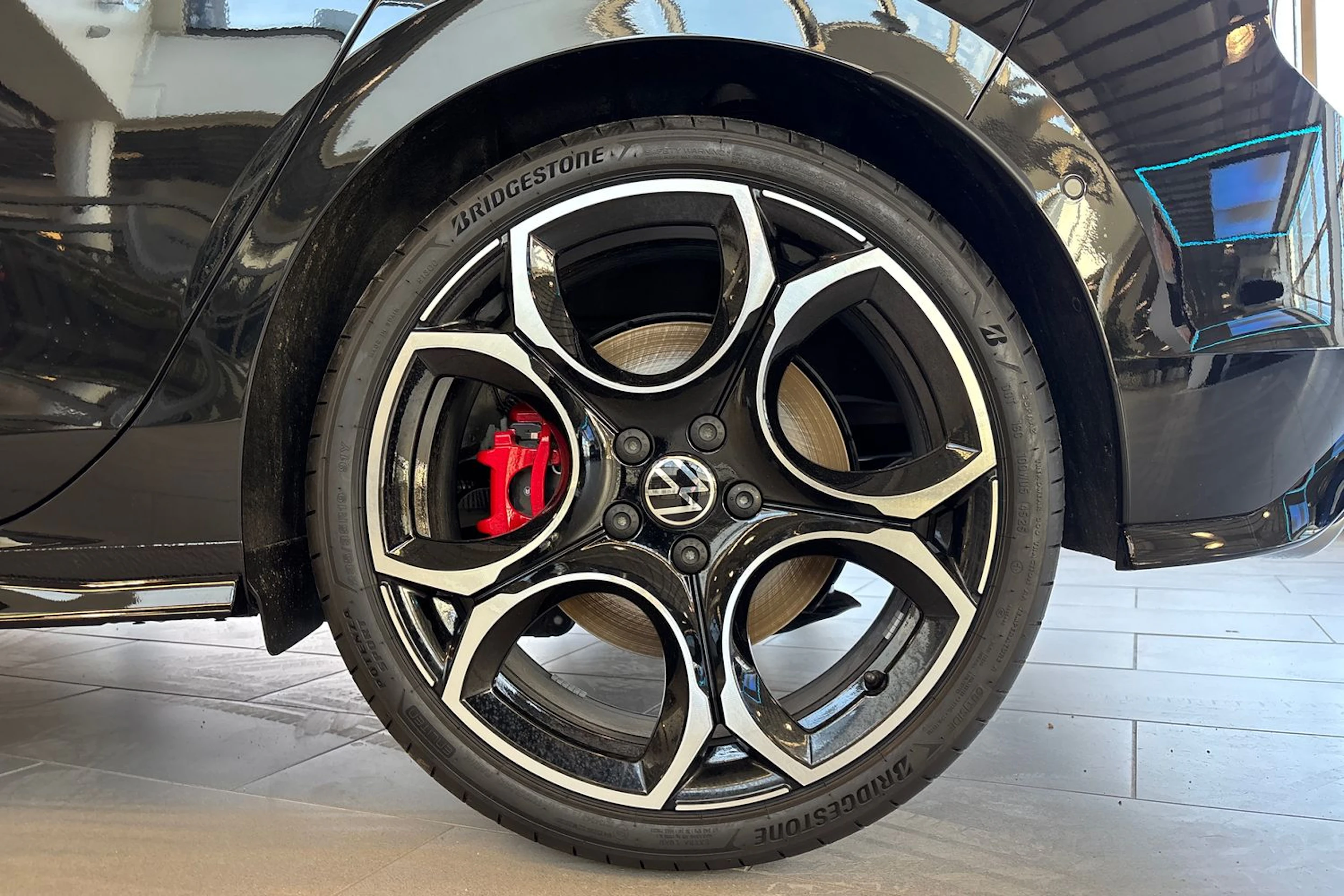 musta Volkswagen Golf 2026 kuva 10.